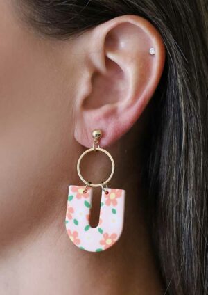 Daisy Love Circle Dangling U Shaped Gold Earrings-LE300