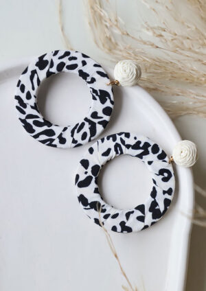 Wild Side Round White Earrings - LE487