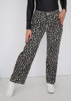 Usakos Leopard Print Barrel Black Jeans
