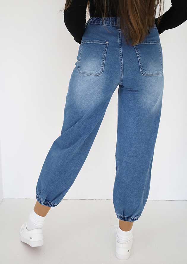 Pavlon Buttons Front Tapered Casual Loose Fit Blue Jeans - Image 2